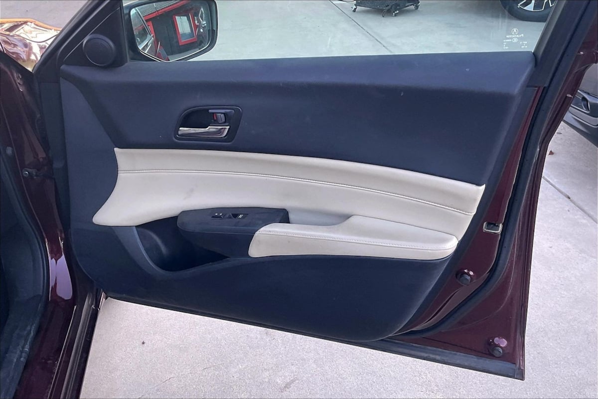 Photo 19 of this Acura ILX