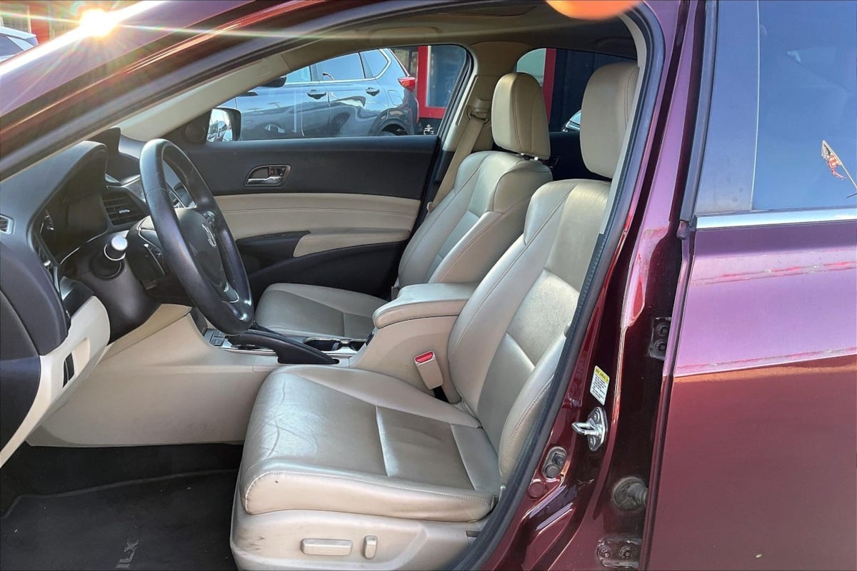 Photo 20 of this Acura ILX