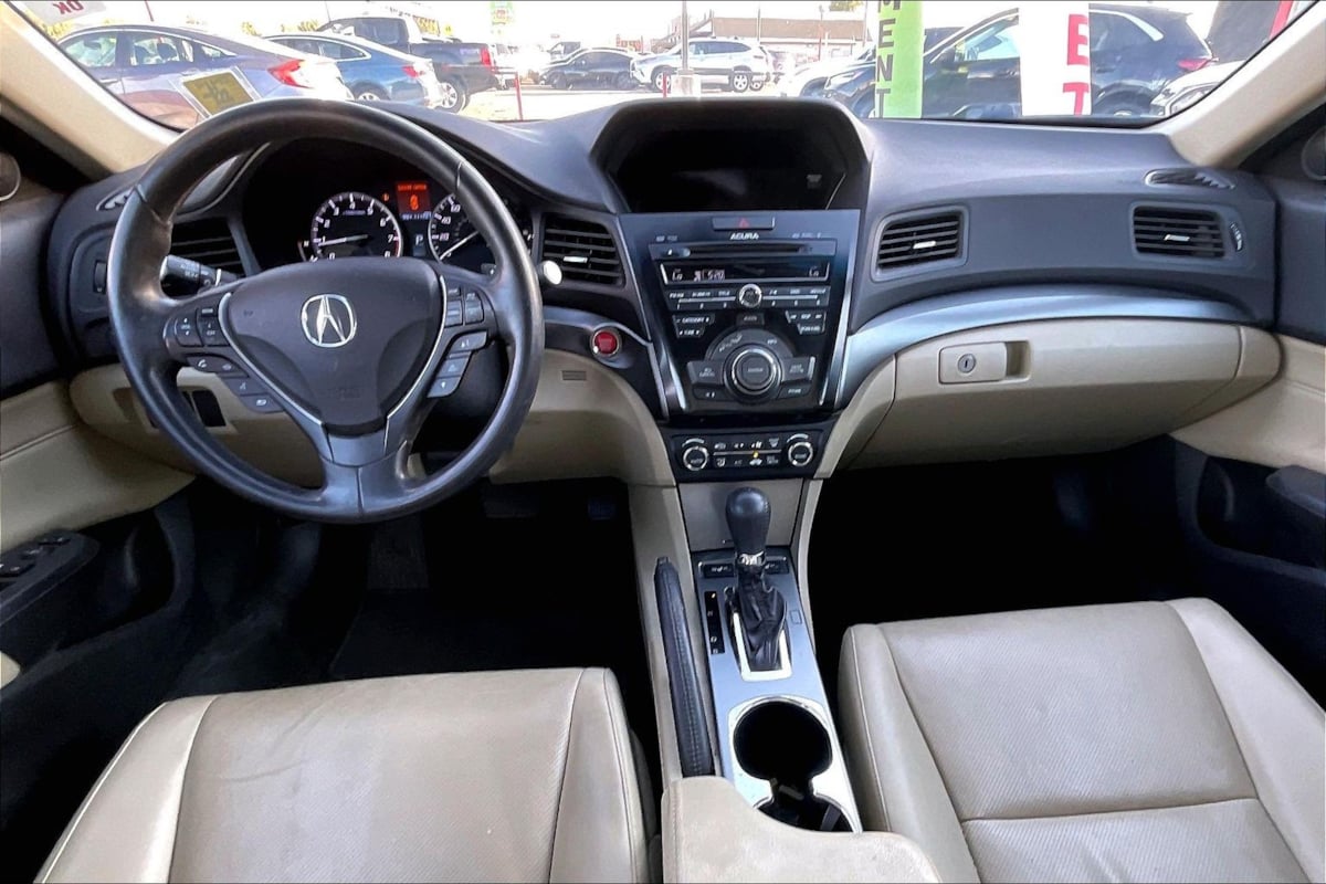 Photo 13 of this Acura ILX