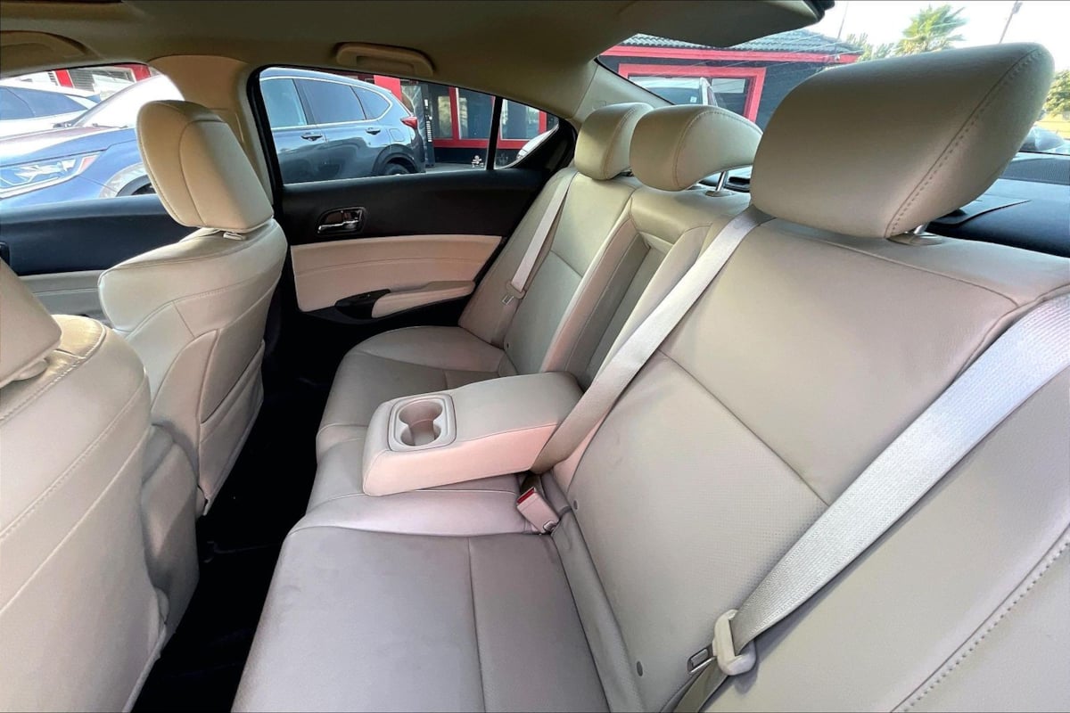 Photo 21 of this Acura ILX