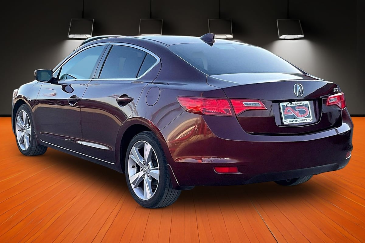 Photo 10 of this Acura ILX