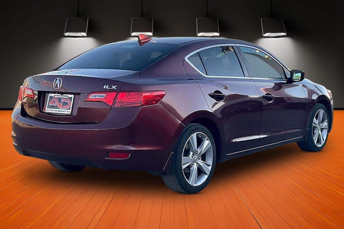 Photo 11 of this Acura ILX