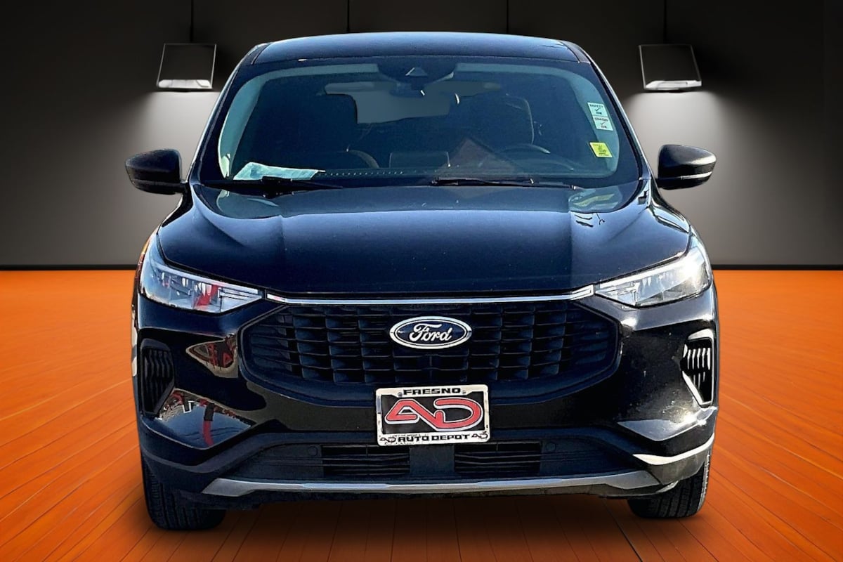 Photo 2 of this Ford Escape