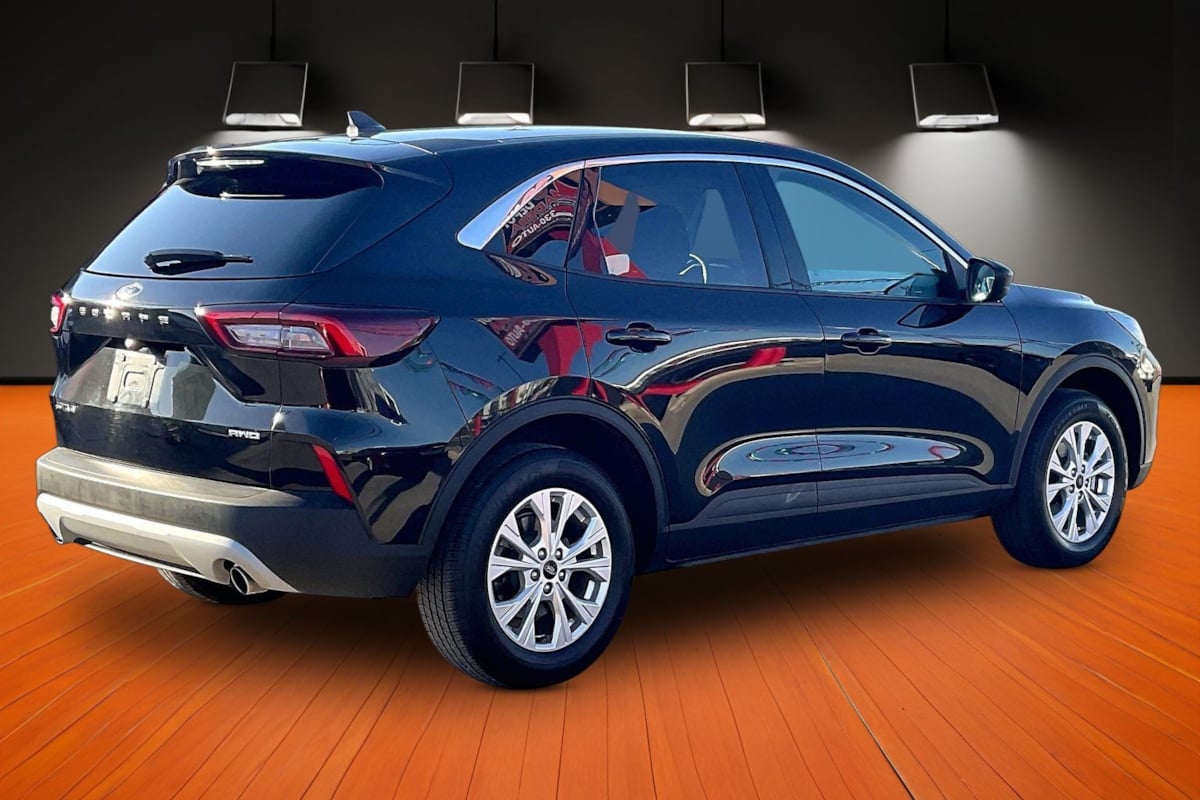Photo 11 of this Ford Escape