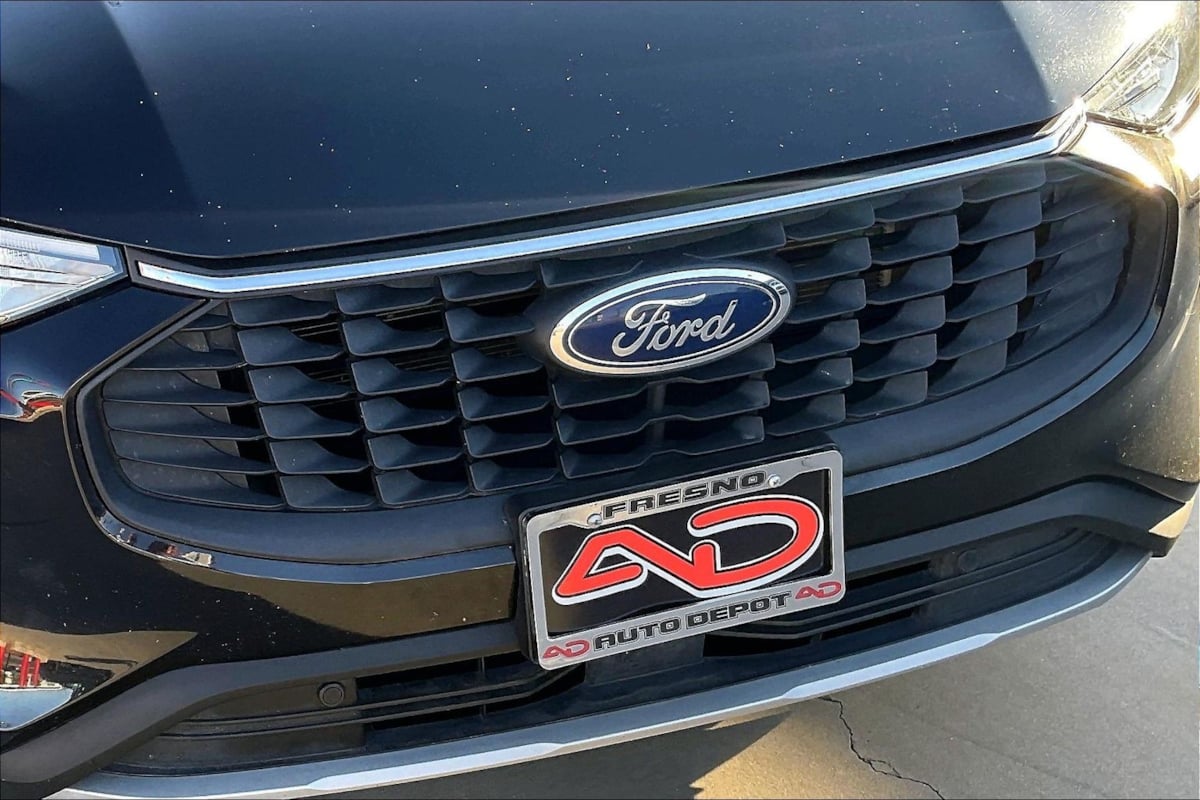 Photo 26 of this Ford Escape