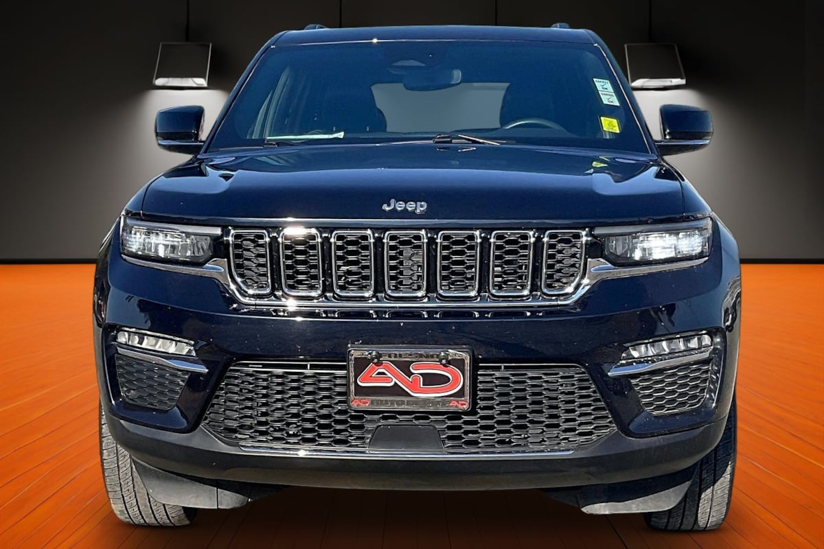 Photo 2 of this Jeep Grand Cherokee 4xe