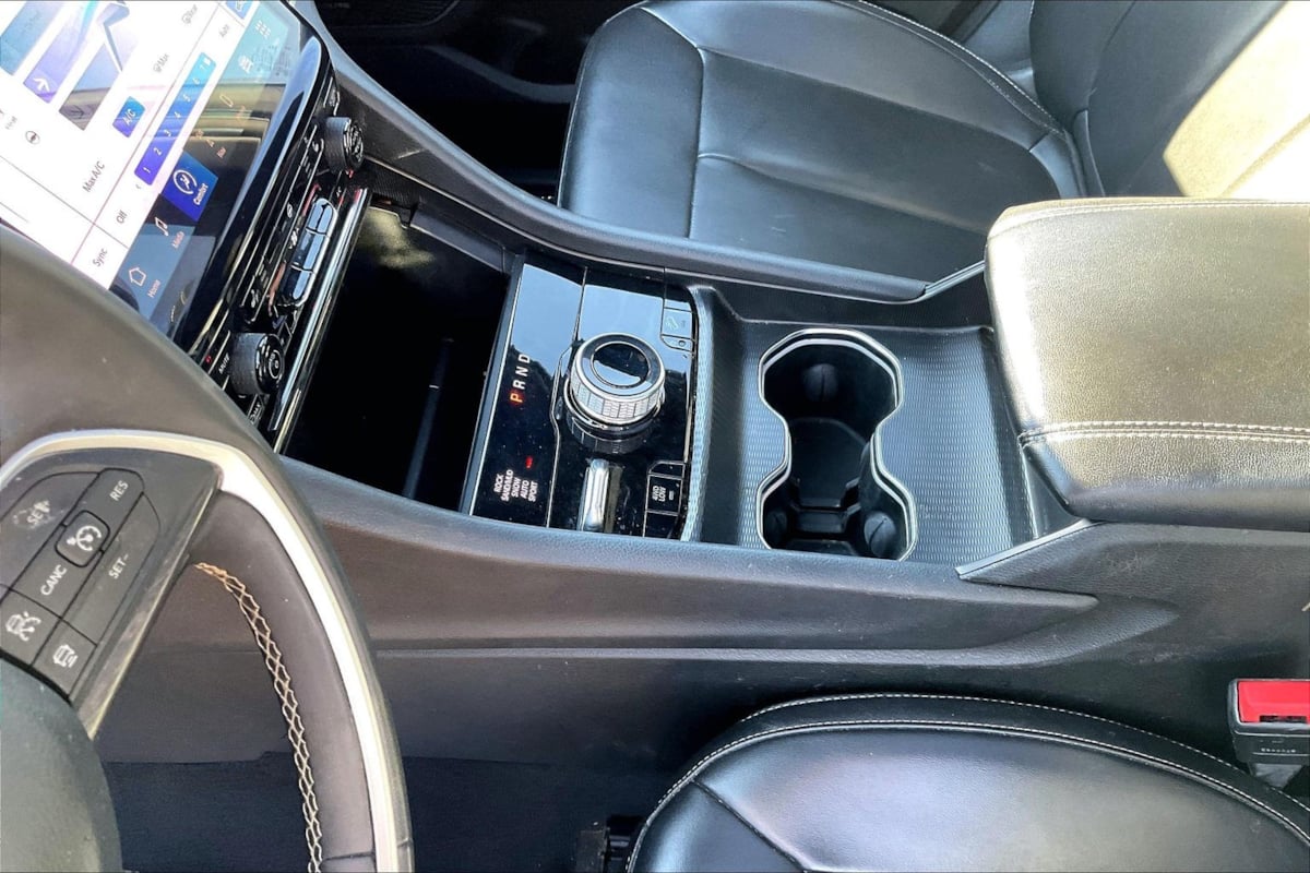 Photo 15 of this Jeep Grand Cherokee 4xe