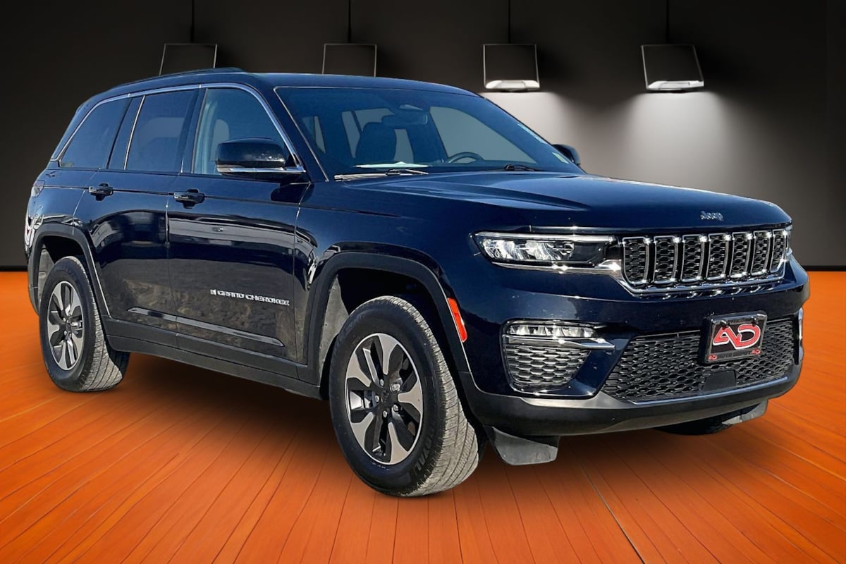 Photo 3 of this Jeep Grand Cherokee 4xe