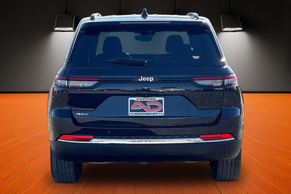 Photo 4 of this Jeep Grand Cherokee 4xe
