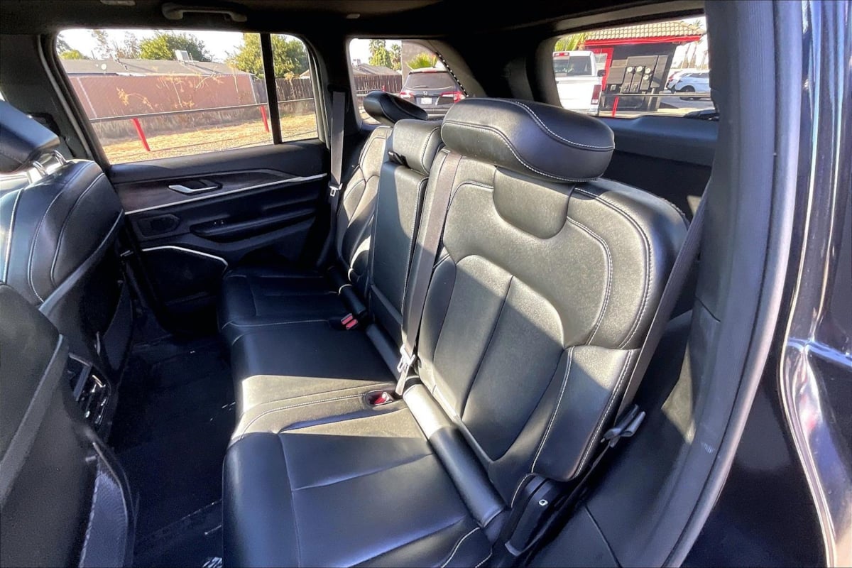 Photo 21 of this Jeep Grand Cherokee 4xe