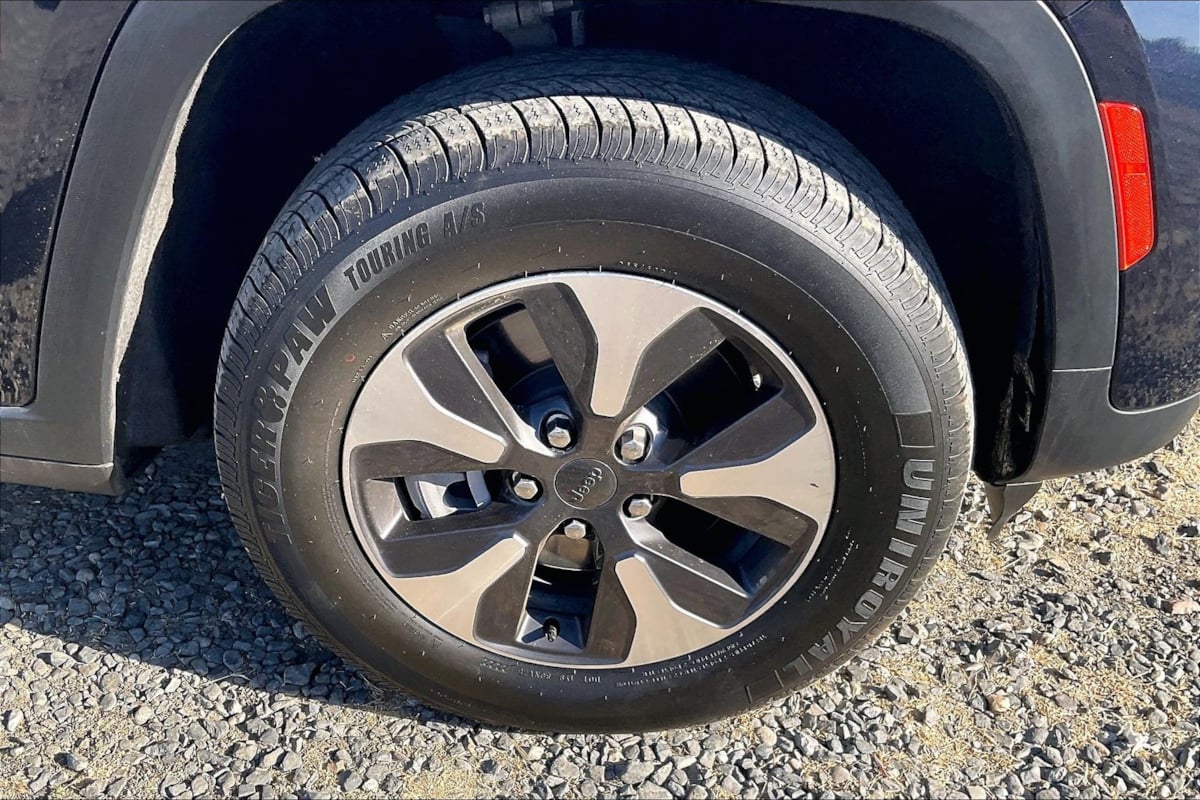 Photo 8 of this Jeep Grand Cherokee 4xe
