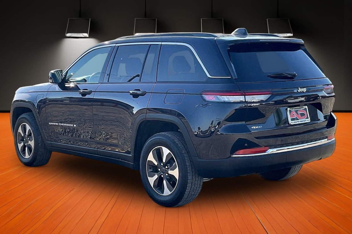 Photo 10 of this Jeep Grand Cherokee 4xe