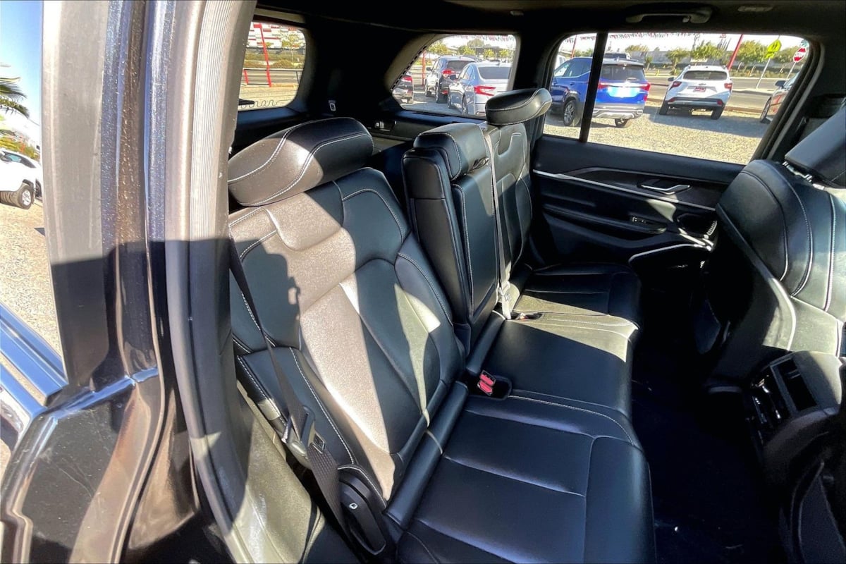 Photo 22 of this Jeep Grand Cherokee 4xe