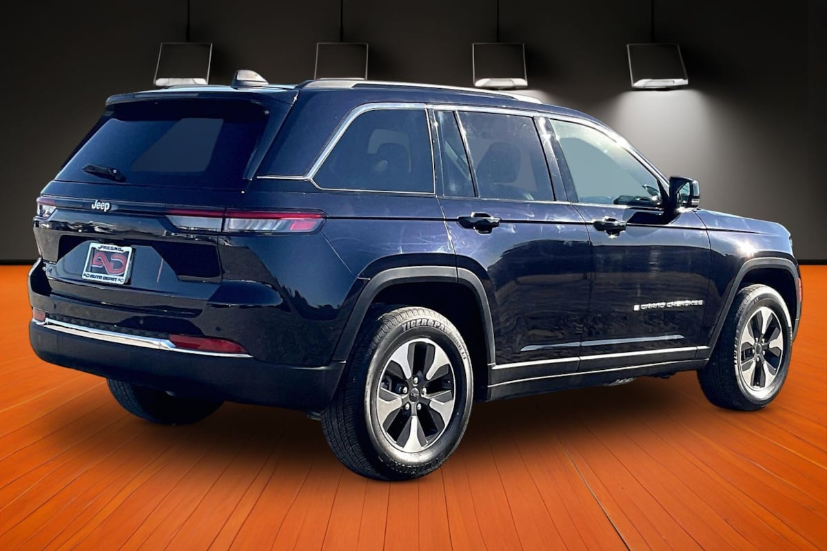 Photo 11 of this Jeep Grand Cherokee 4xe