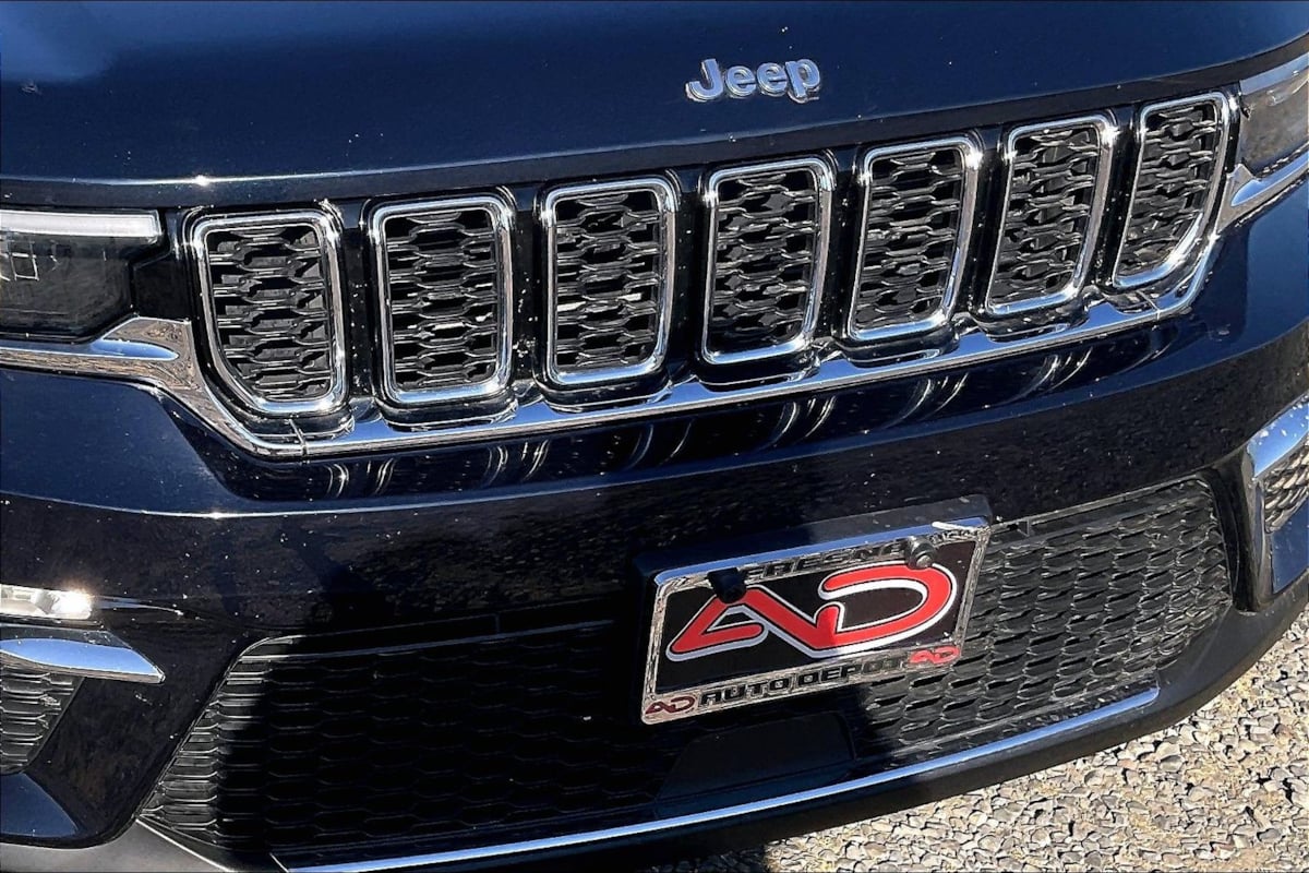 Photo 26 of this Jeep Grand Cherokee 4xe