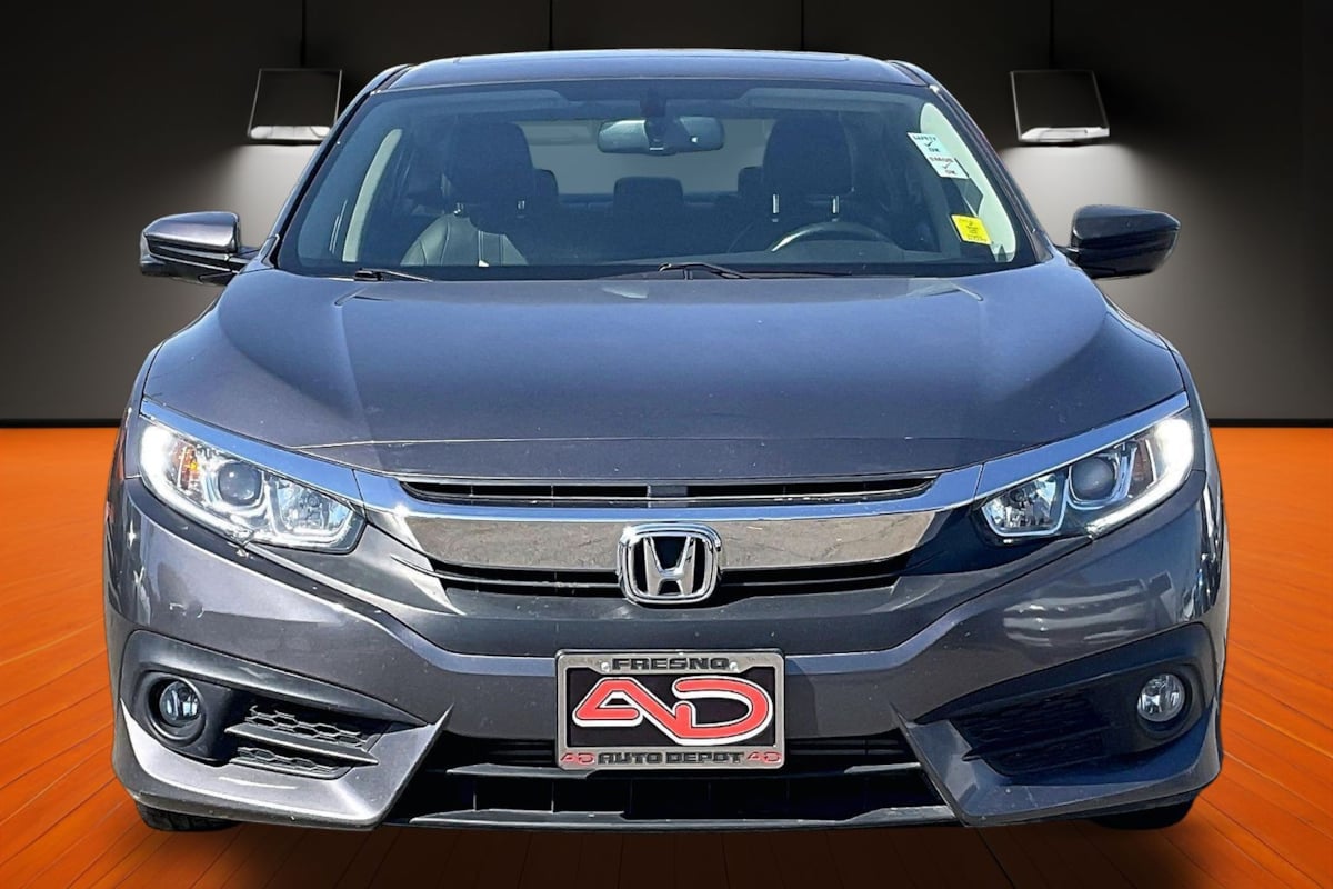 Photo 2 of this Honda Civic Sedan