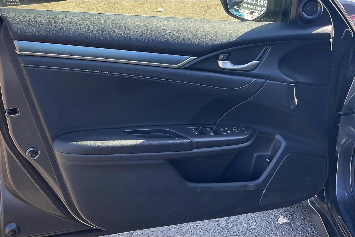 Photo 18 of this Honda Civic Sedan