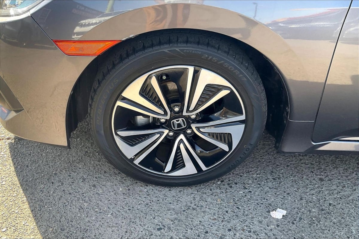 Photo 8 of this Honda Civic Sedan