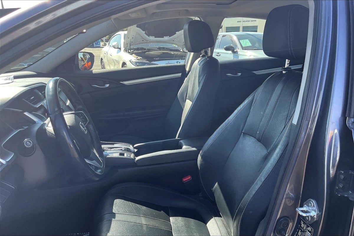Photo 20 of this Honda Civic Sedan