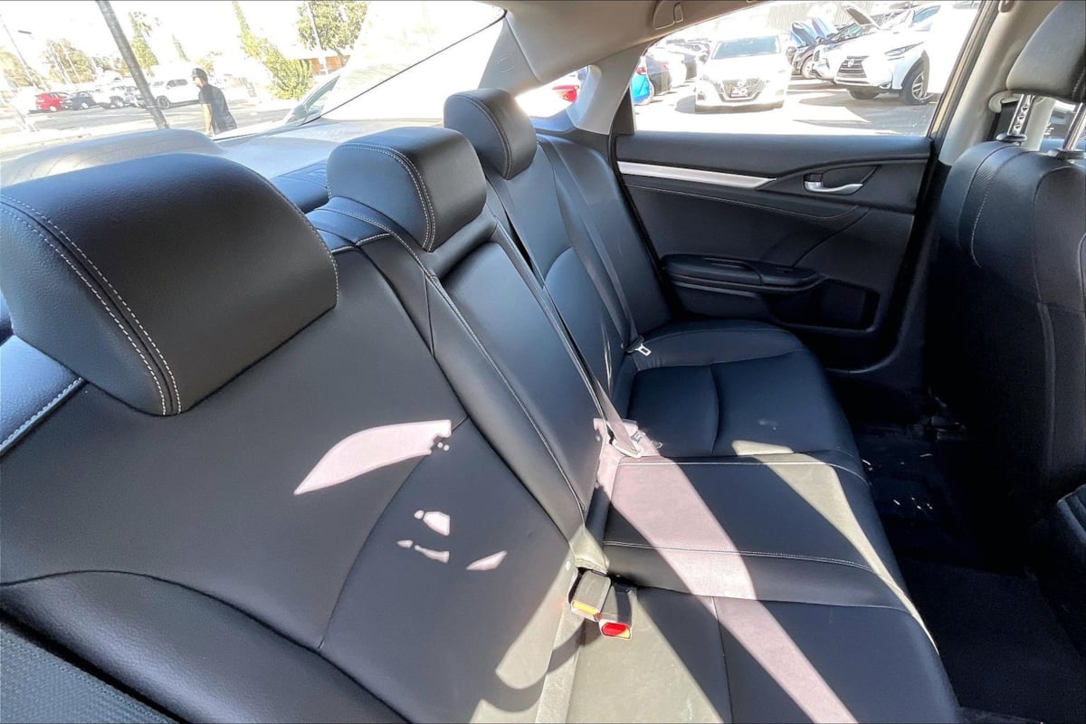 Photo 22 of this Honda Civic Sedan