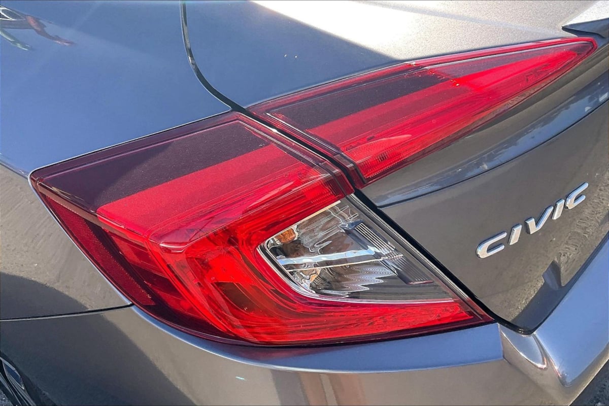Photo 24 of this Honda Civic Sedan