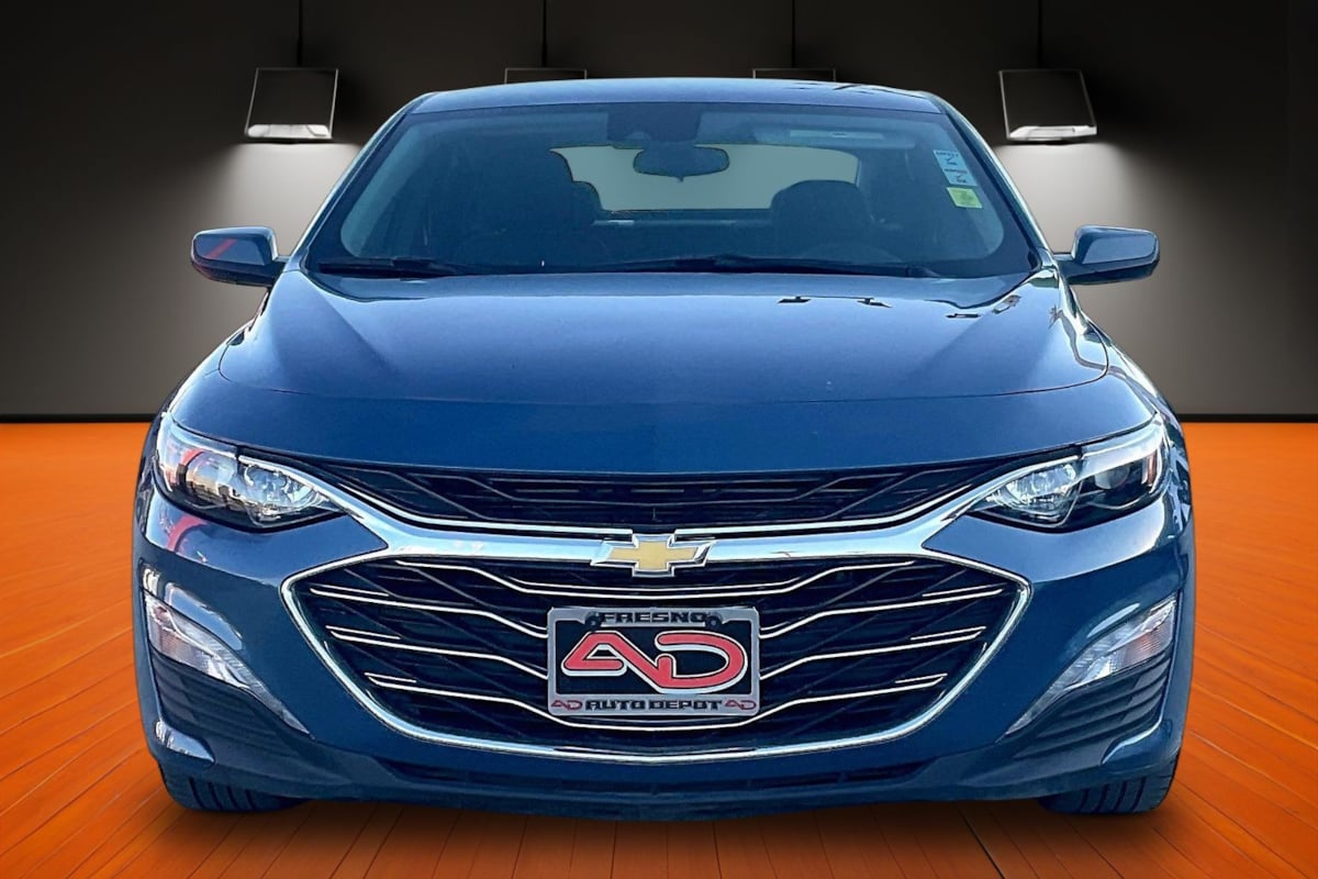 Photo 2 of this Chevrolet Malibu