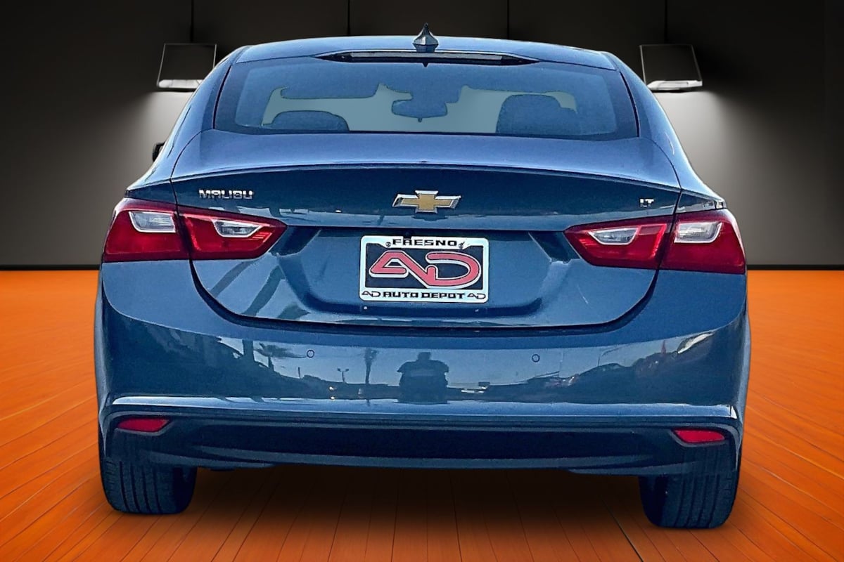 Photo 4 of this Chevrolet Malibu