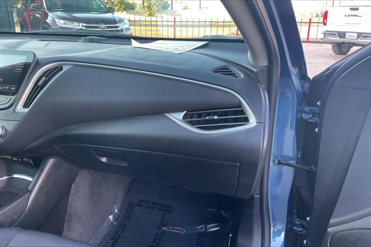 Photo 14 of this Chevrolet Malibu
