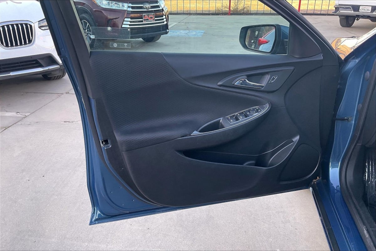 Photo 18 of this Chevrolet Malibu