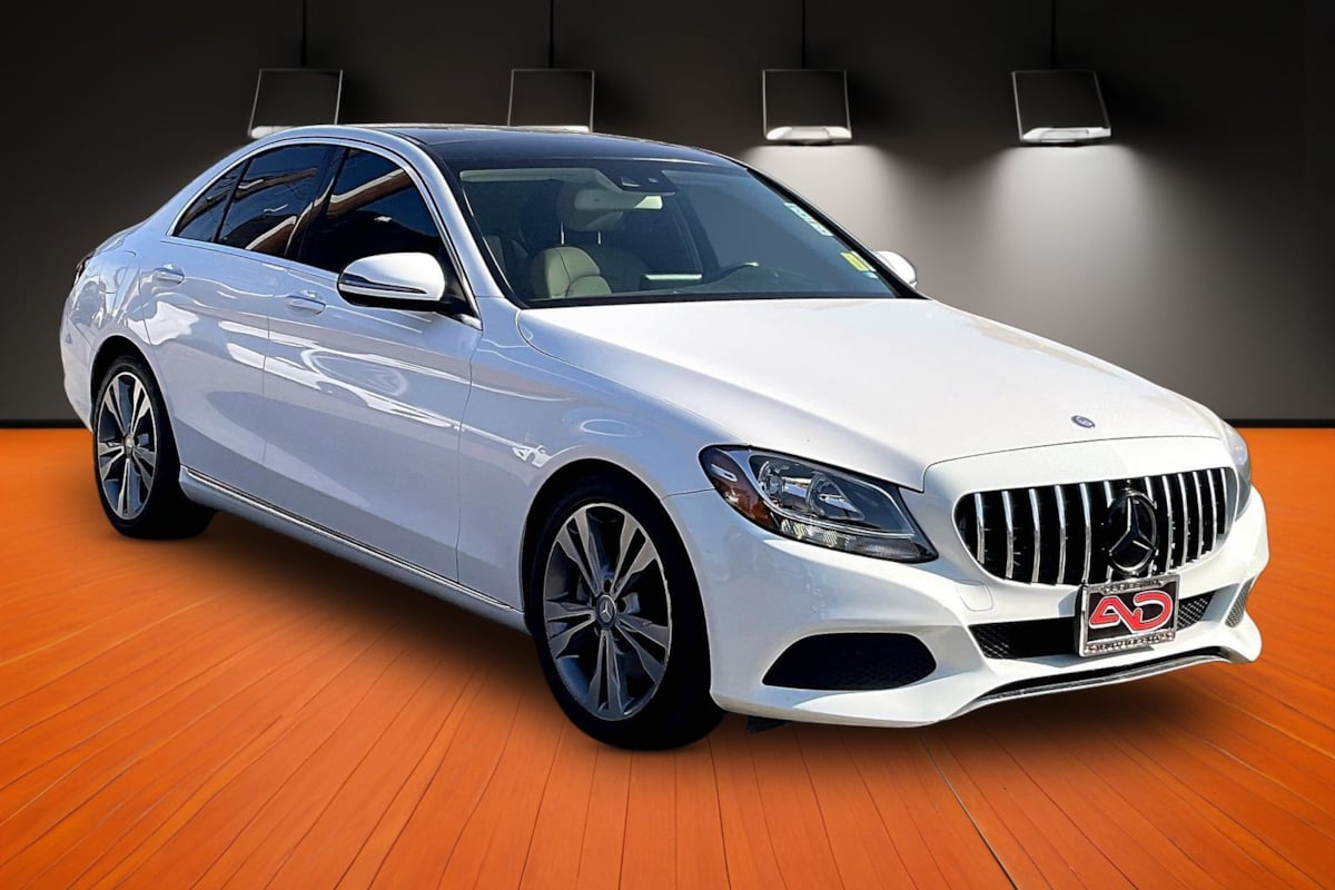 Photo 3 of this Mercedes-Benz C 300