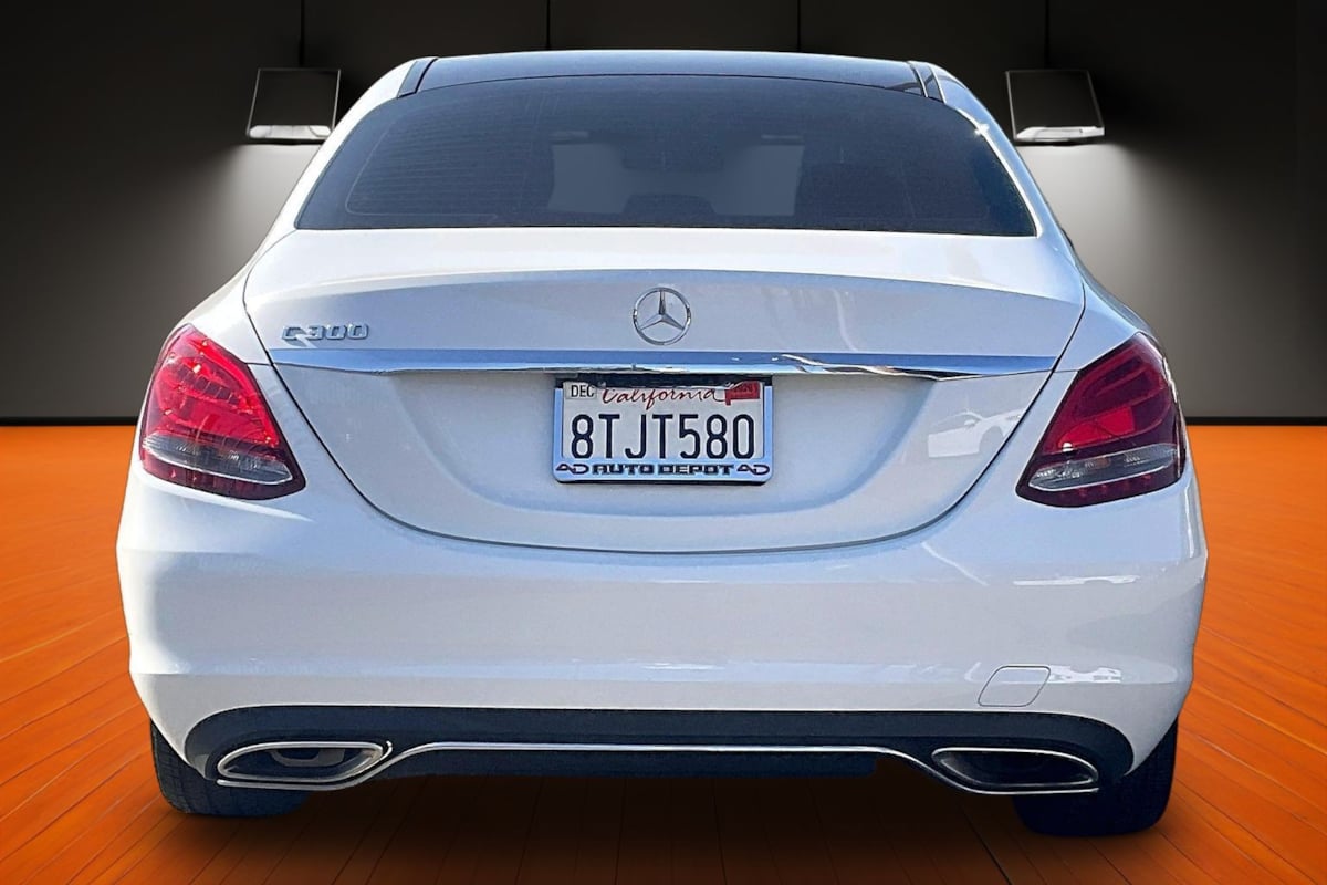 Photo 4 of this Mercedes-Benz C 300