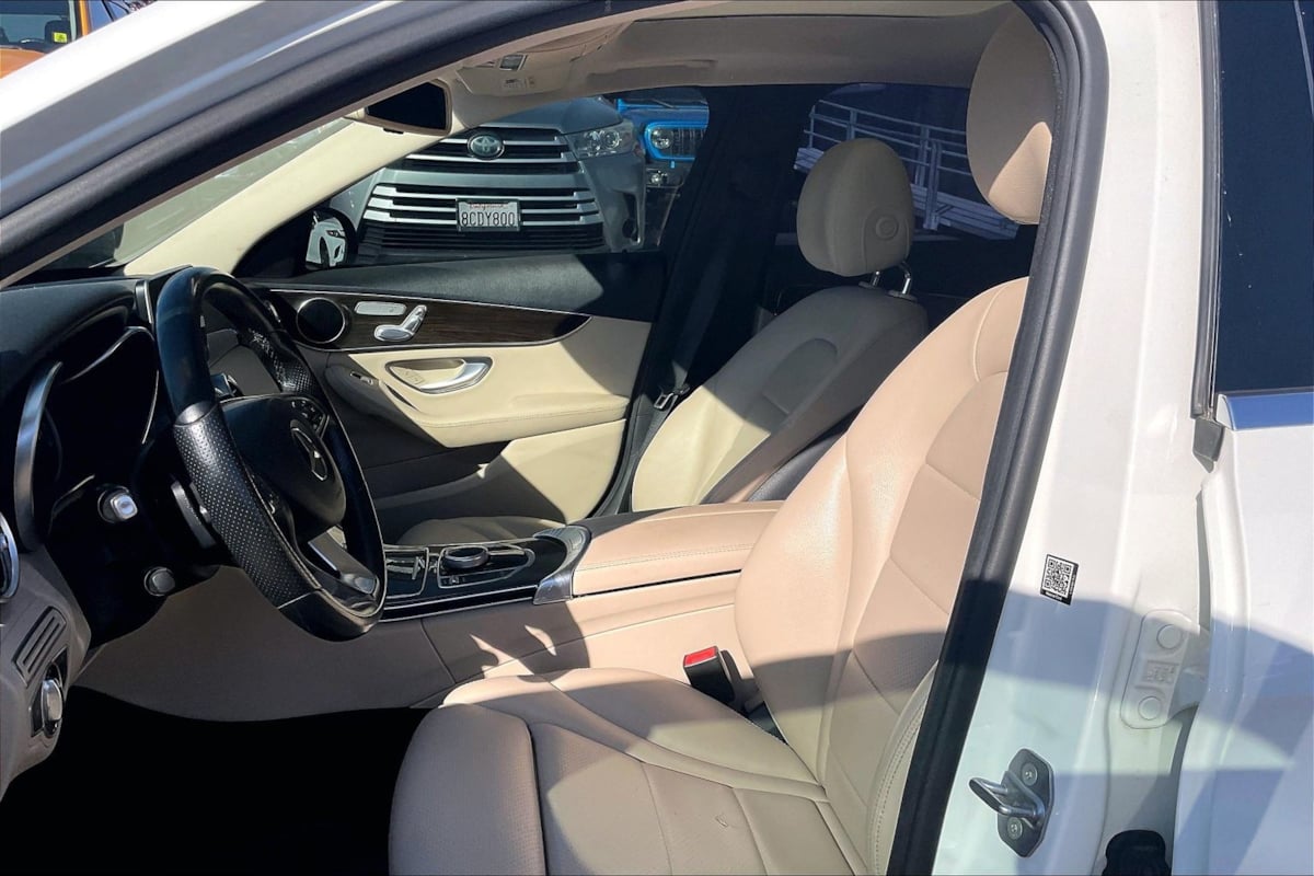 Photo 20 of this Mercedes-Benz C 300