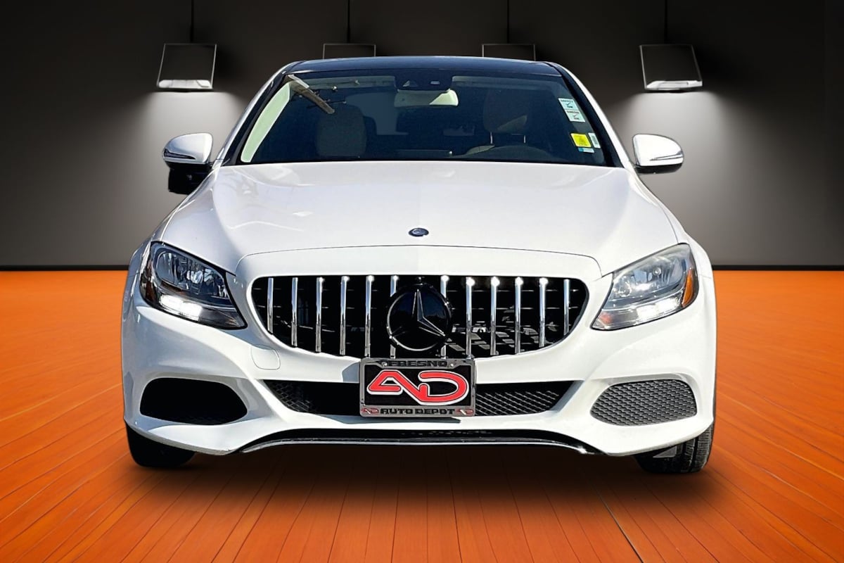 Photo 2 of this Mercedes-Benz C 300