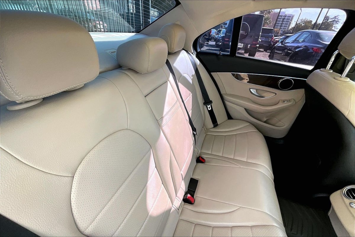 Photo 22 of this Mercedes-Benz C 300