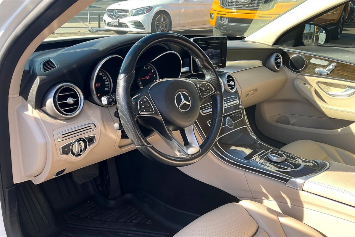 Photo 12 of this Mercedes-Benz C 300