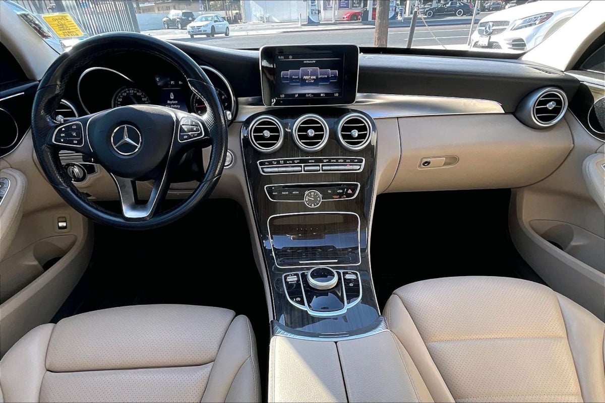 Photo 13 of this Mercedes-Benz C 300