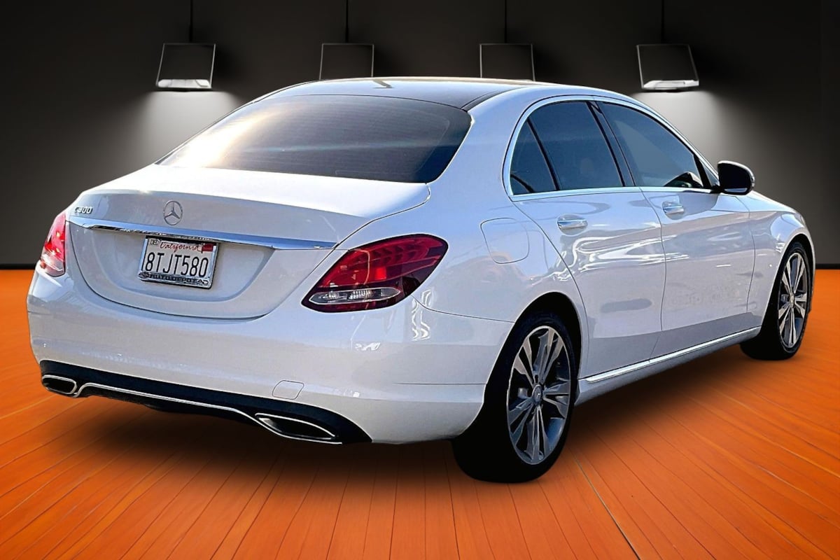Photo 11 of this Mercedes-Benz C 300