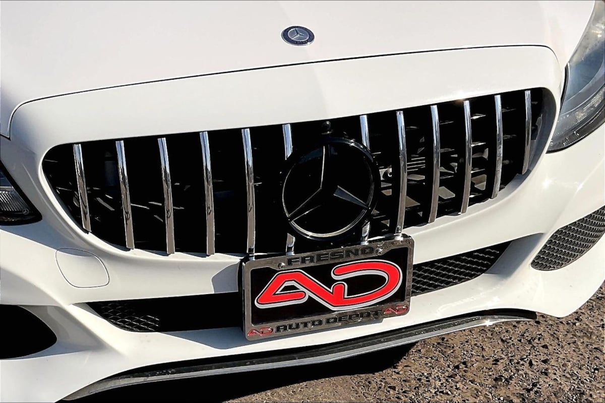 Photo 25 of this Mercedes-Benz C 300