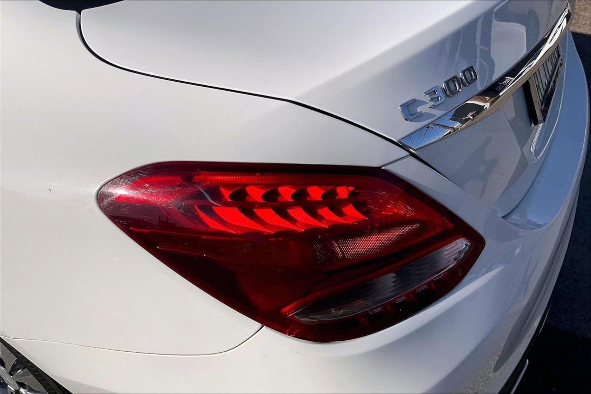 Photo 24 of this Mercedes-Benz C 300