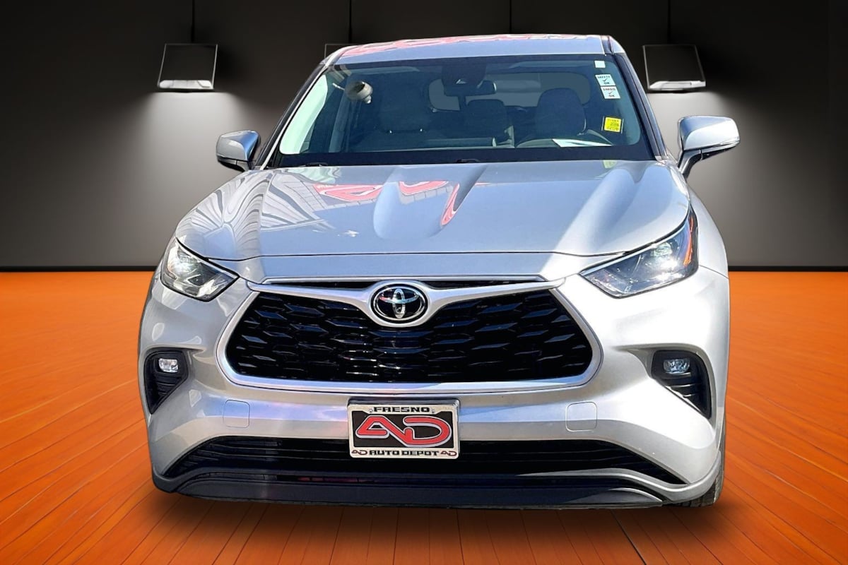 Photo 2 of this Toyota Highlander