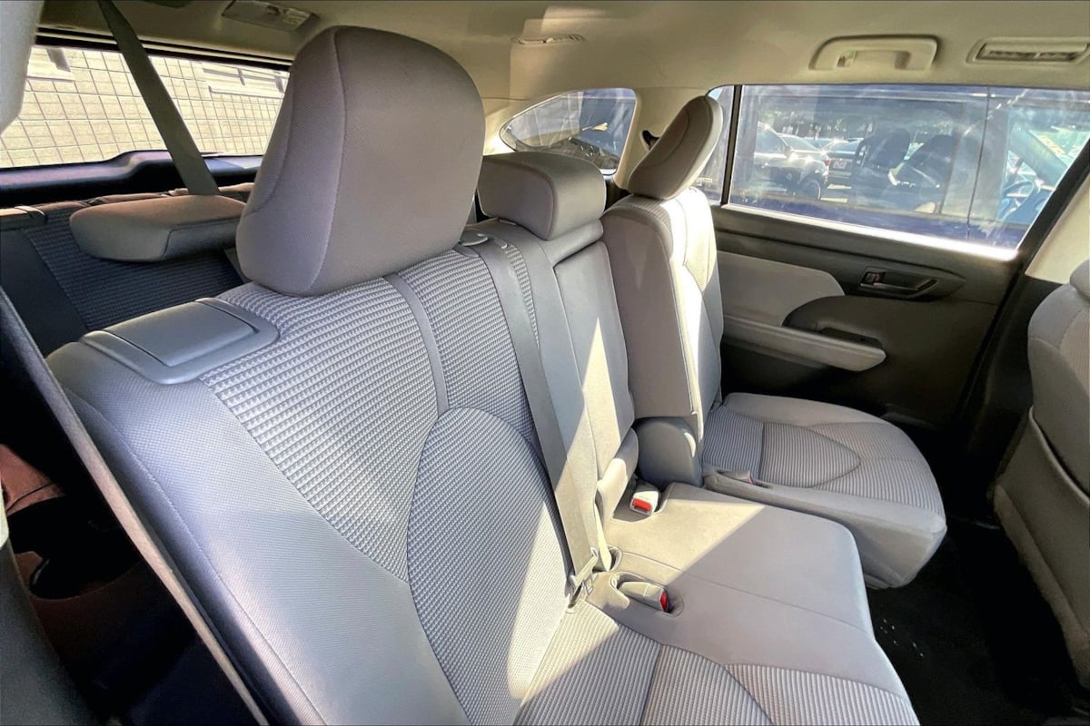 Photo 22 of this Toyota Highlander