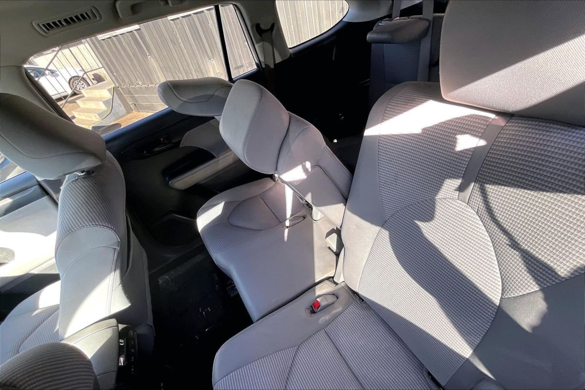 Photo 21 of this Toyota Highlander