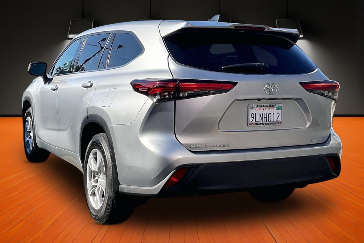 Photo 10 of this Toyota Highlander