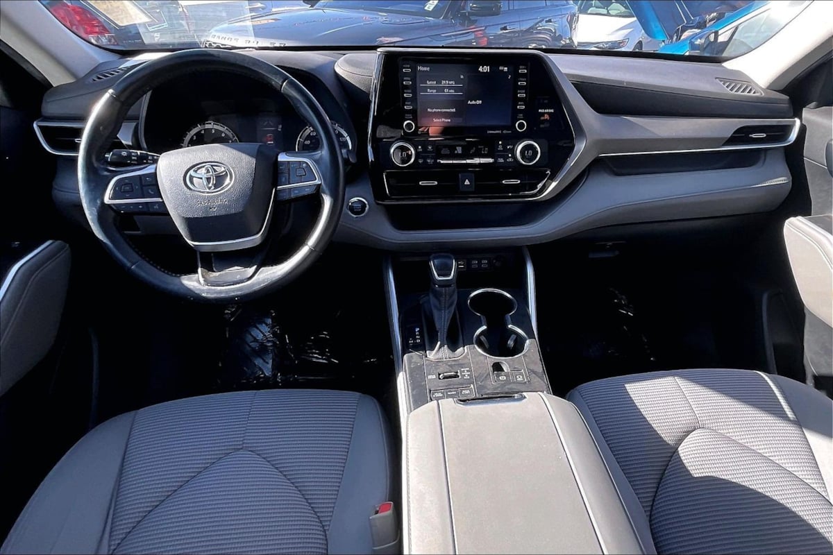 Photo 13 of this Toyota Highlander