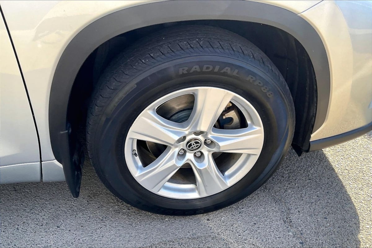 Photo 8 of this Toyota Highlander