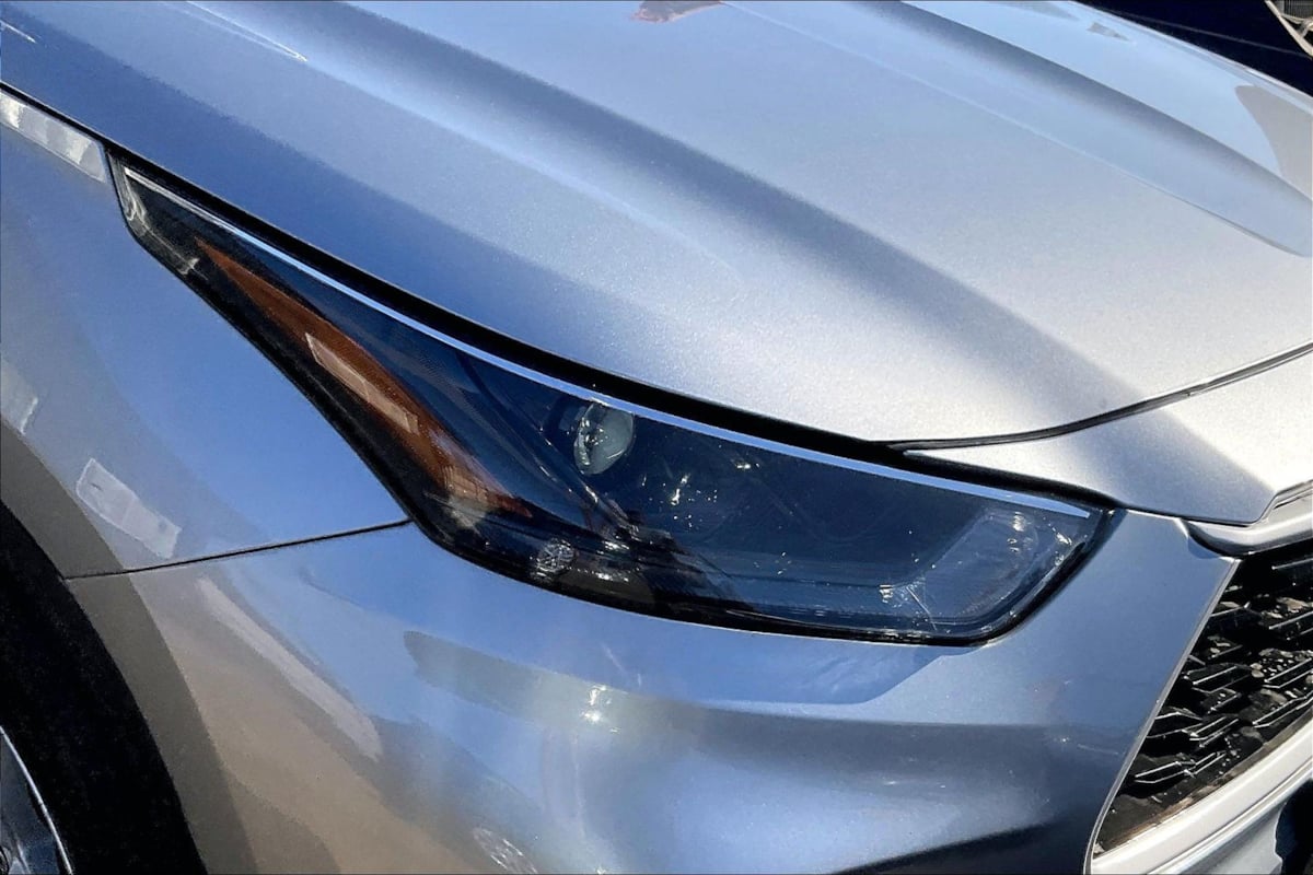 Photo 24 of this Toyota Highlander