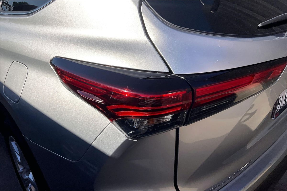 Photo 25 of this Toyota Highlander