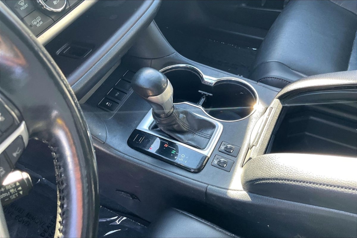 Photo 15 of this Toyota Highlander