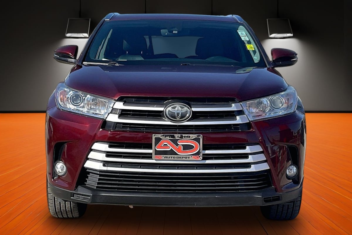 Photo 2 of this Toyota Highlander