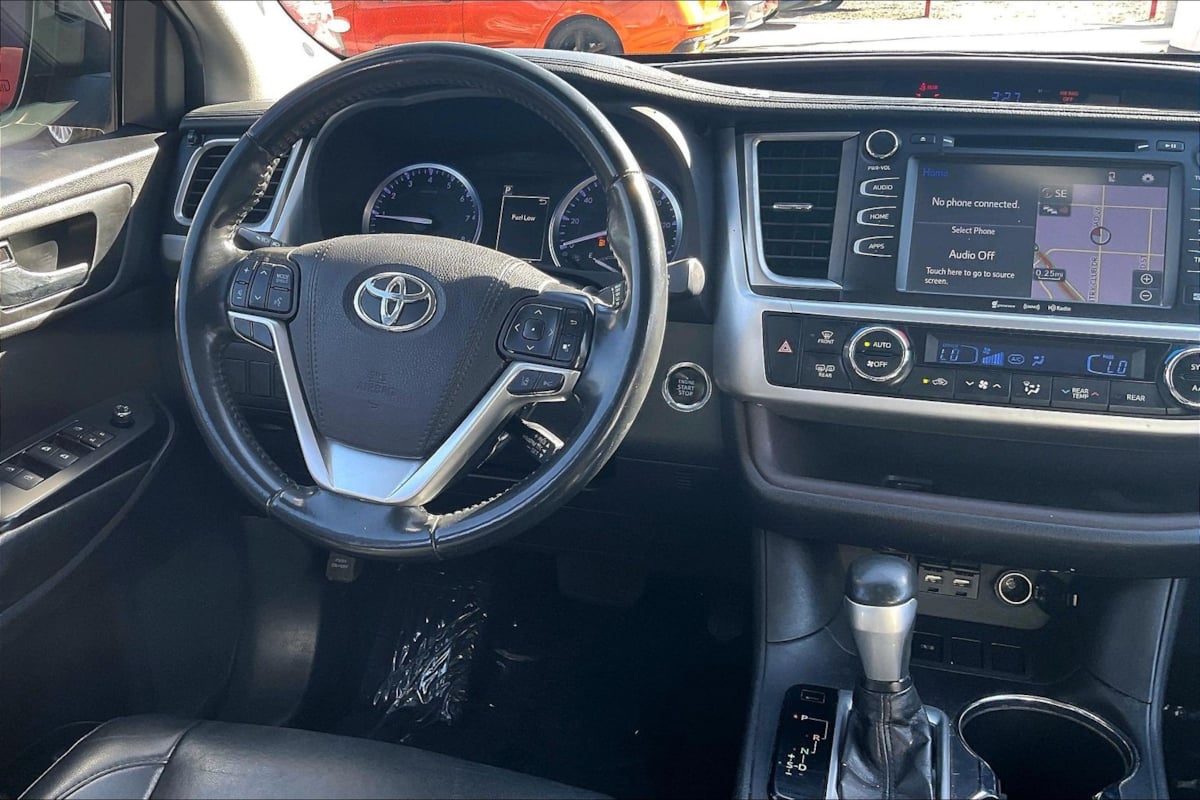 Photo 5 of this Toyota Highlander